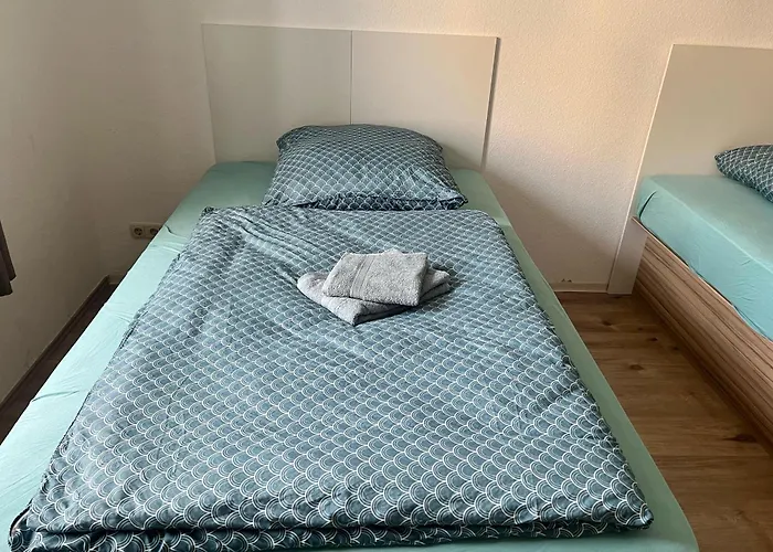 Gegenüber Vom Theater * Gera