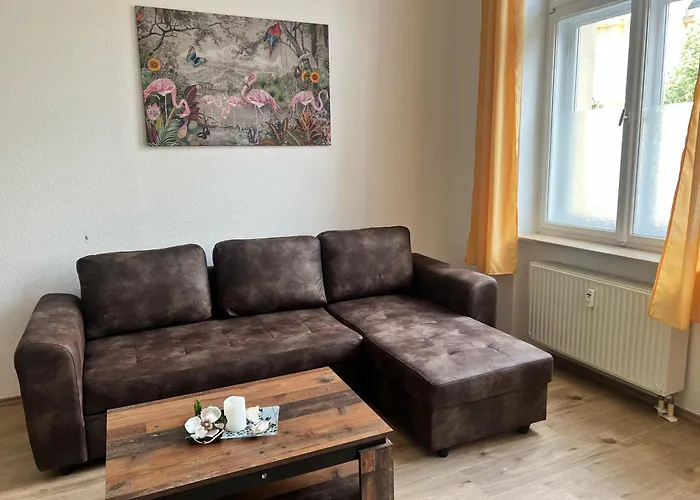 Gegenüber Vom Theater